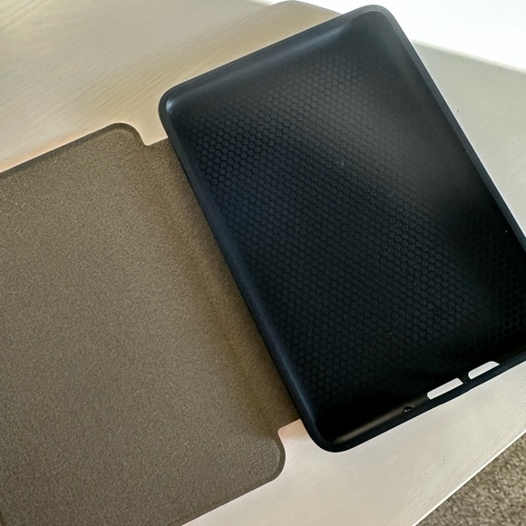 Two Basic Kindle Covers - Picture 9 of 15